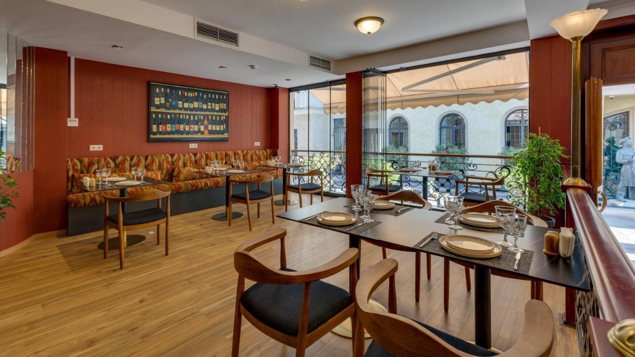 מלון Mukhrantubani Boutique 4*